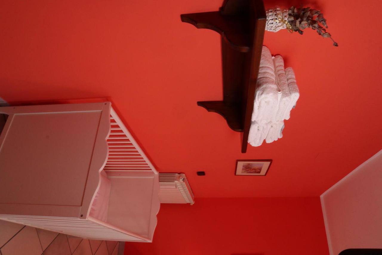 B&B La Casa Del Sole Controne Екстер'єр фото